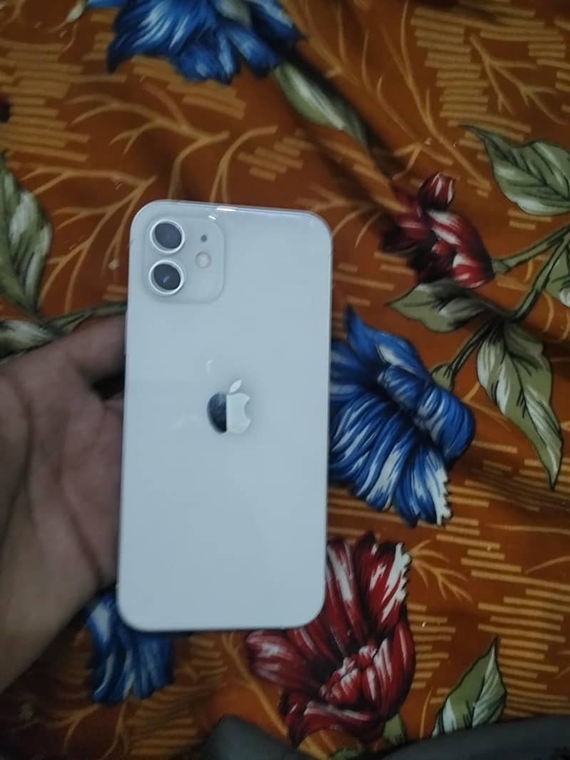 Apple iPhone 12 4