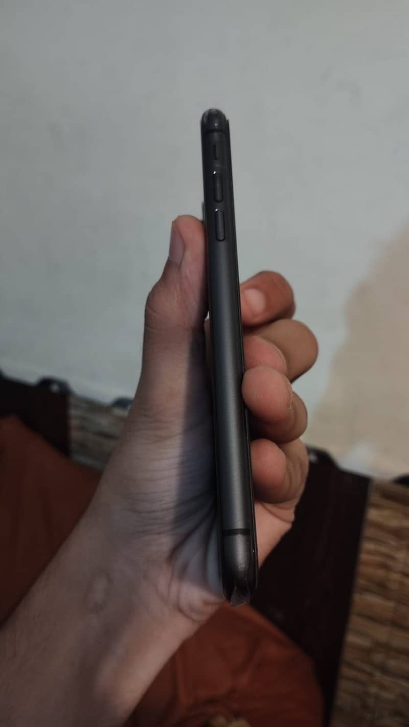 IPHONE 11 4
