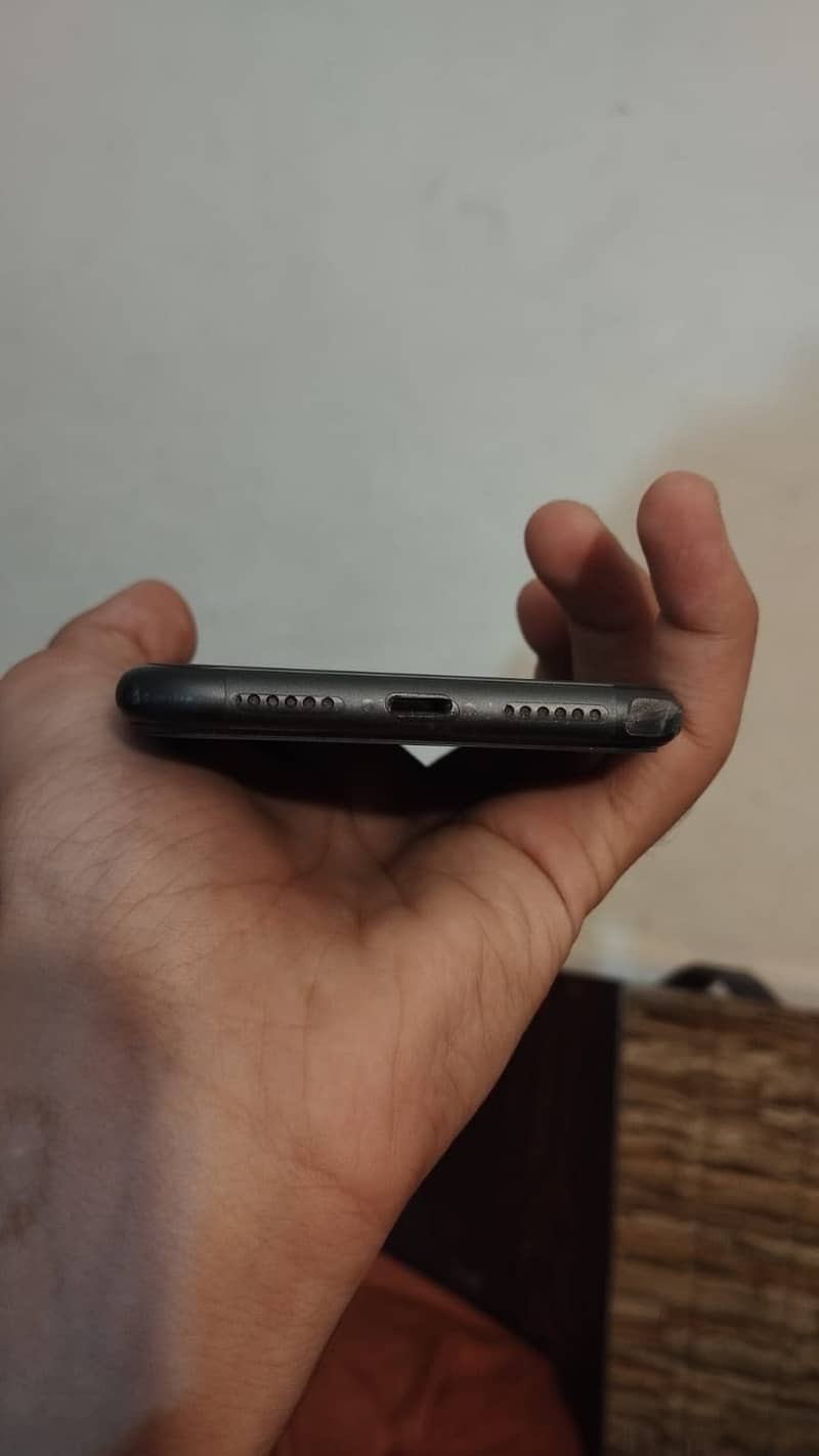 IPHONE 11 5