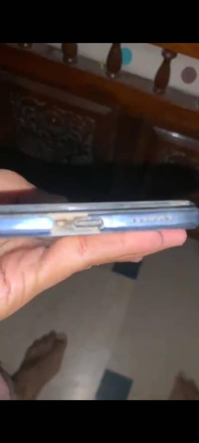 Vivo V21 with box