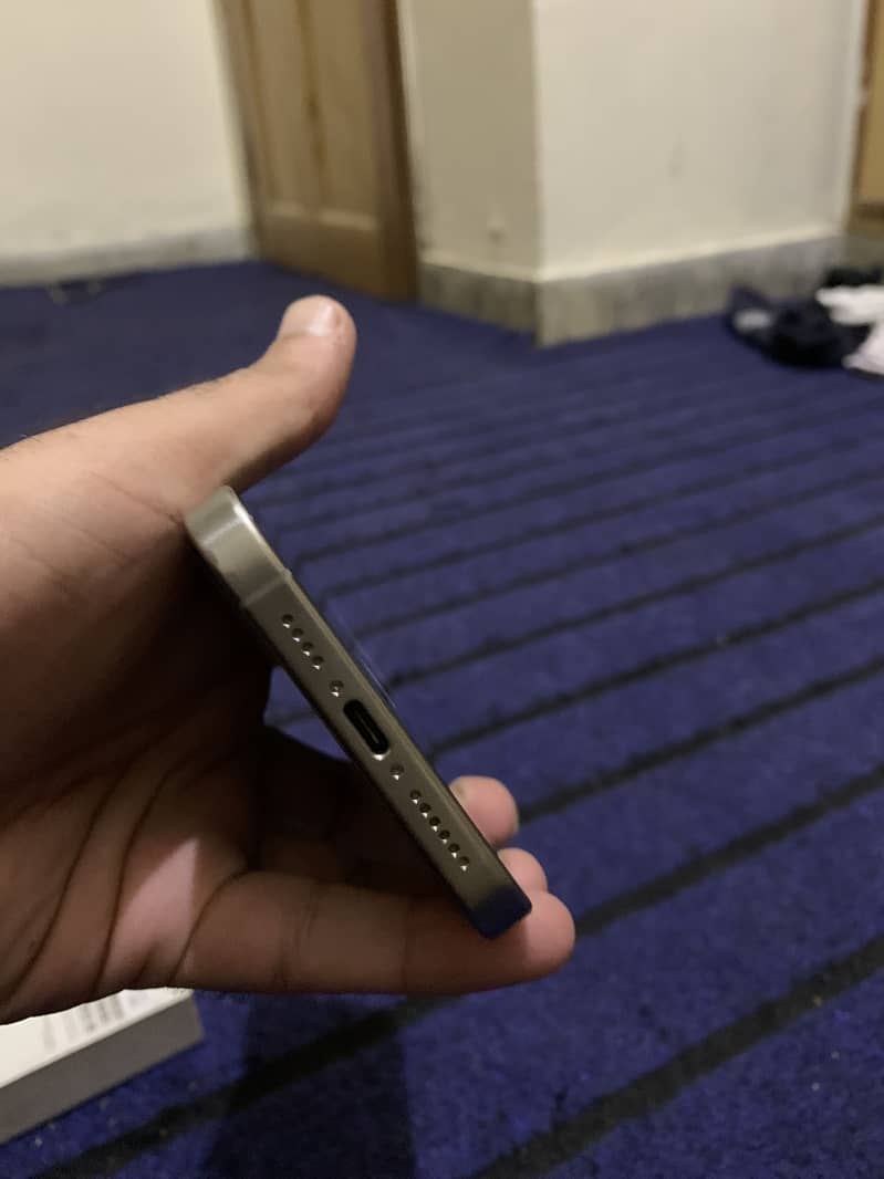 Apple iPhone 15 Pro Max 2
