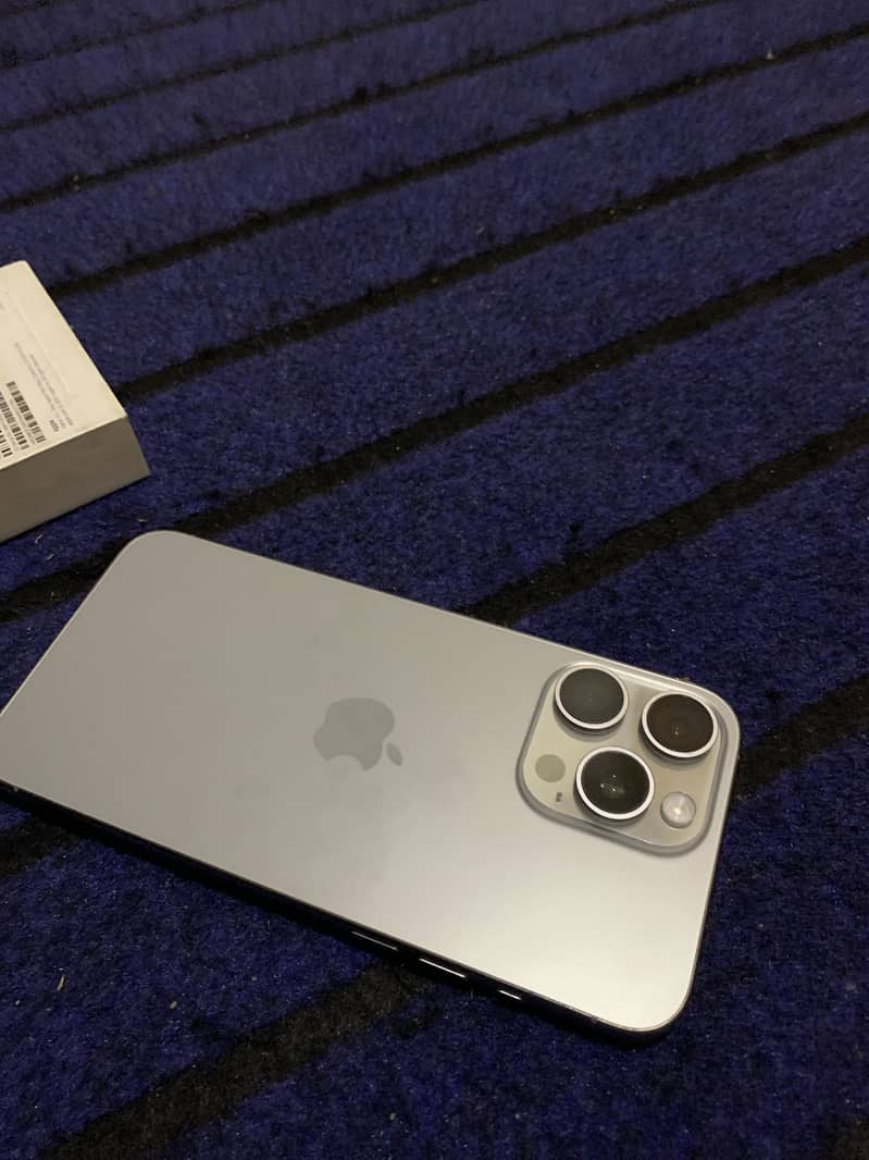 Apple iPhone 15 Pro Max 4