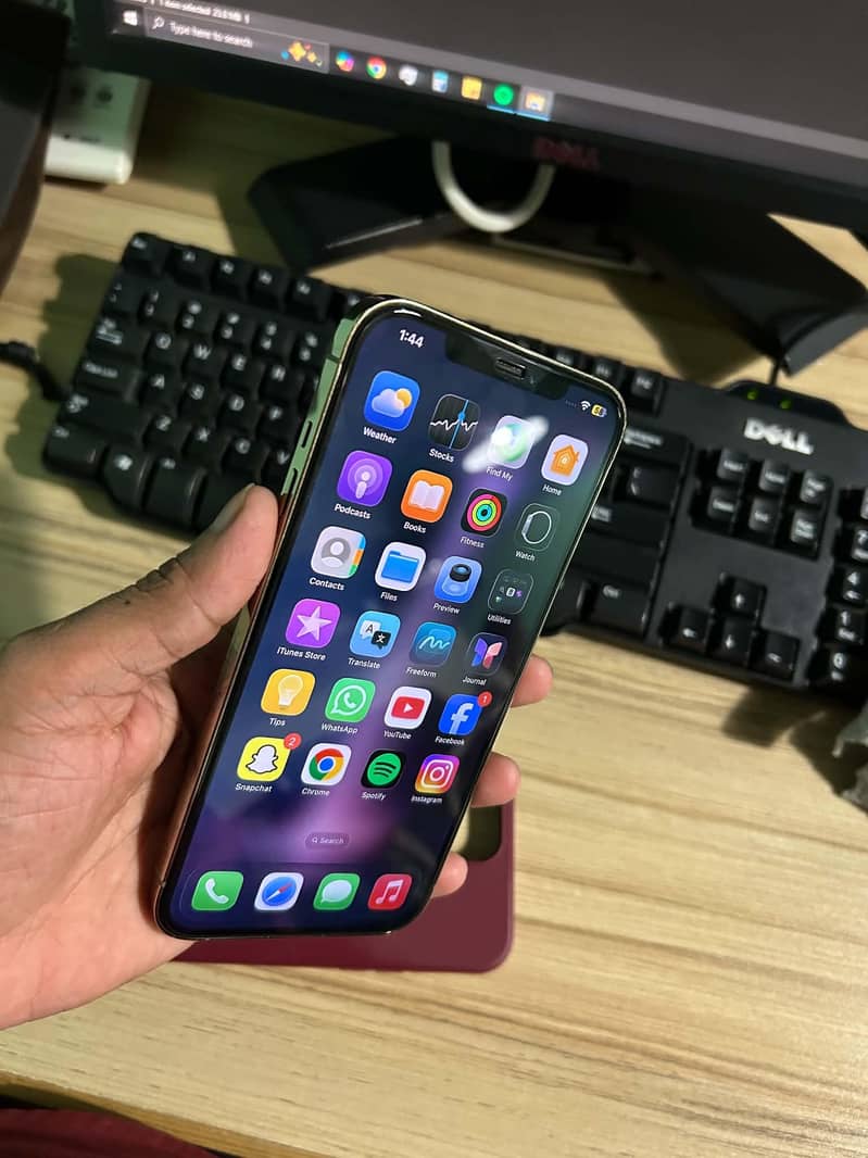 Apple iPhone 12 Pro Max 4