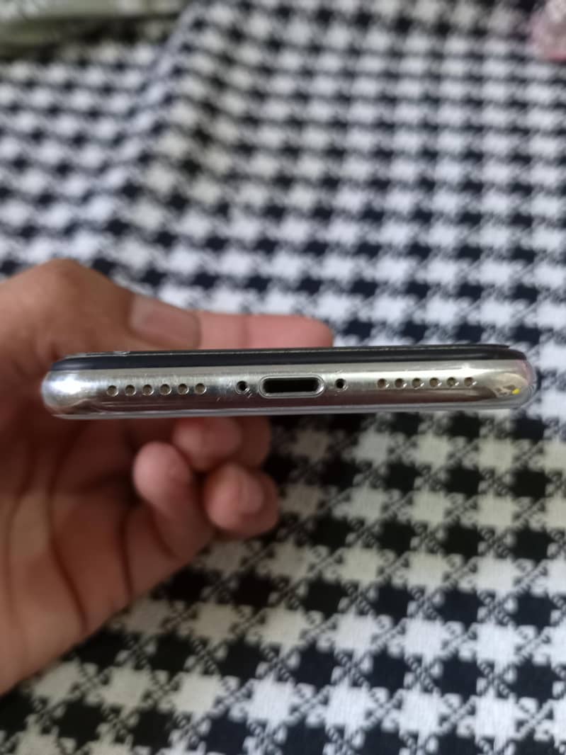 Apple iPhone X 3