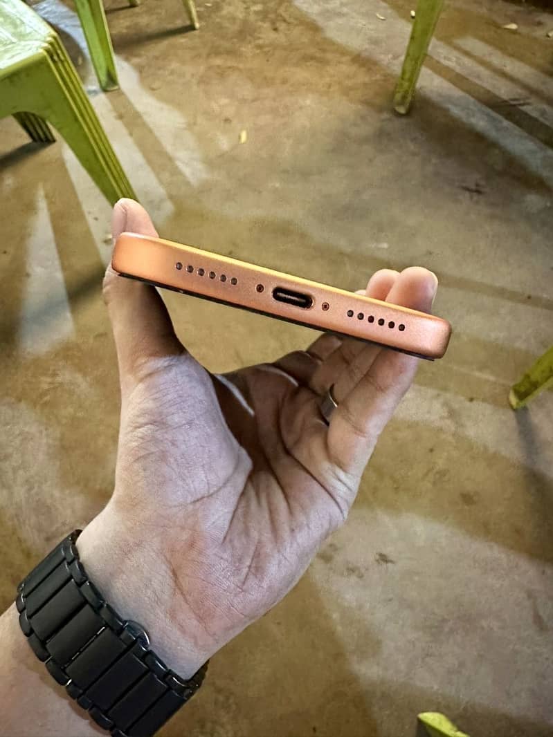 Apple iPhone 17 Pro Max 4