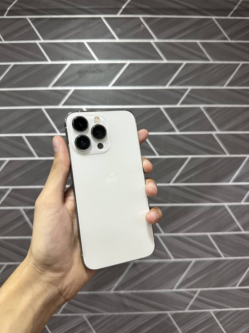 Apple iPhone 13 Pro 0