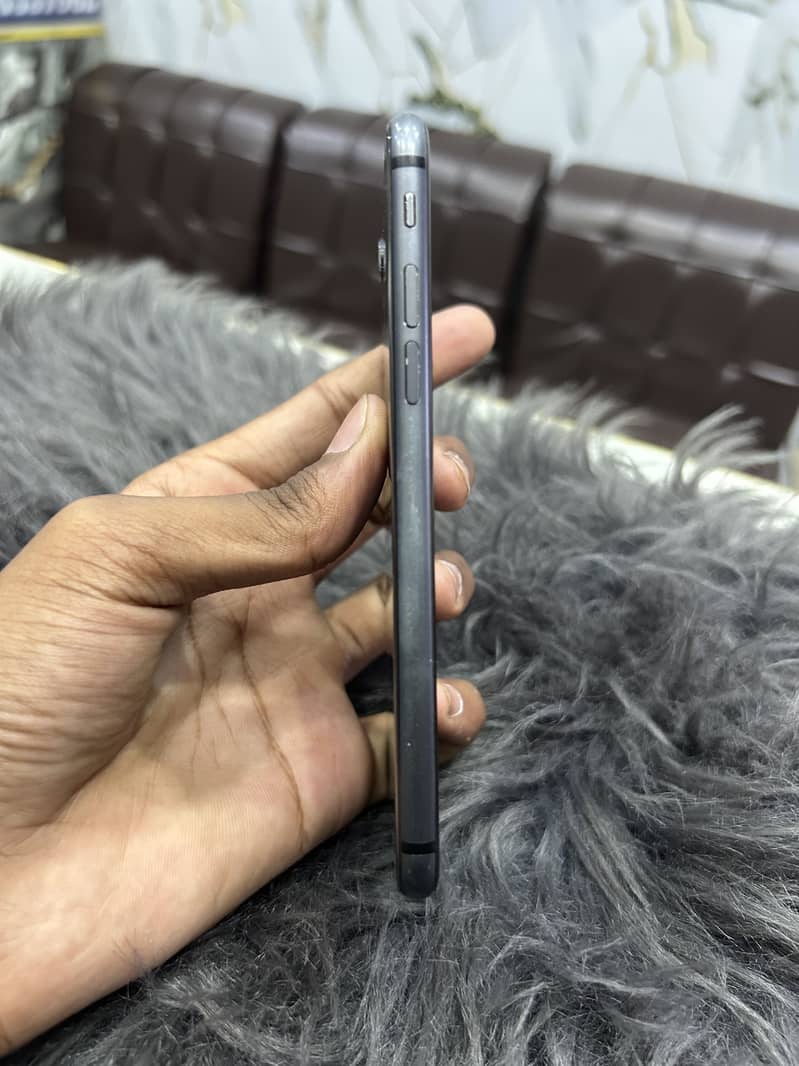 iPhone 8 4