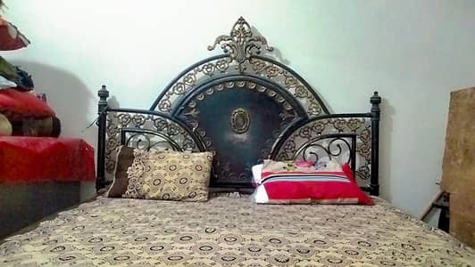 King Size Iron Bed + 3 Single Cupboards | Complete Set | Rs. 27,000