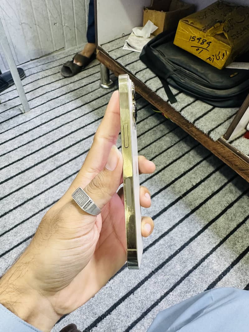 Apple iPhone 13 Pro 4