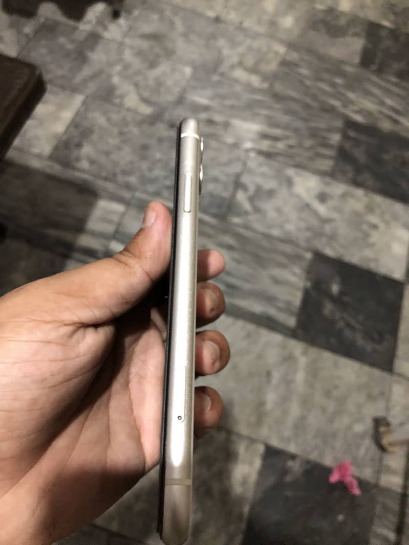 Apple iPhone 11 3