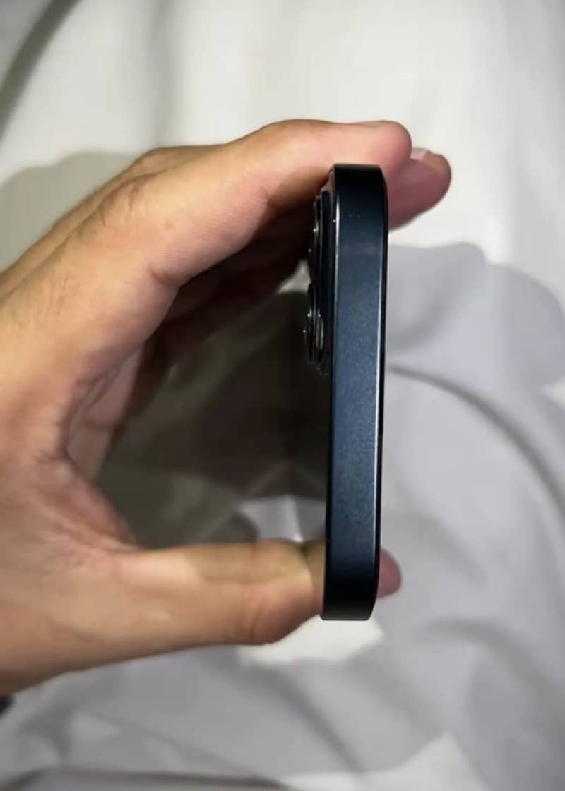 Apple iPhone 13 1
