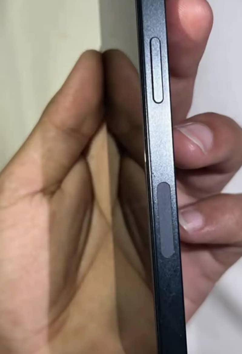 Apple iPhone 13 2