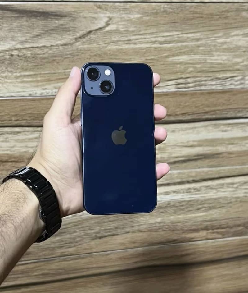 Apple iPhone 13 4