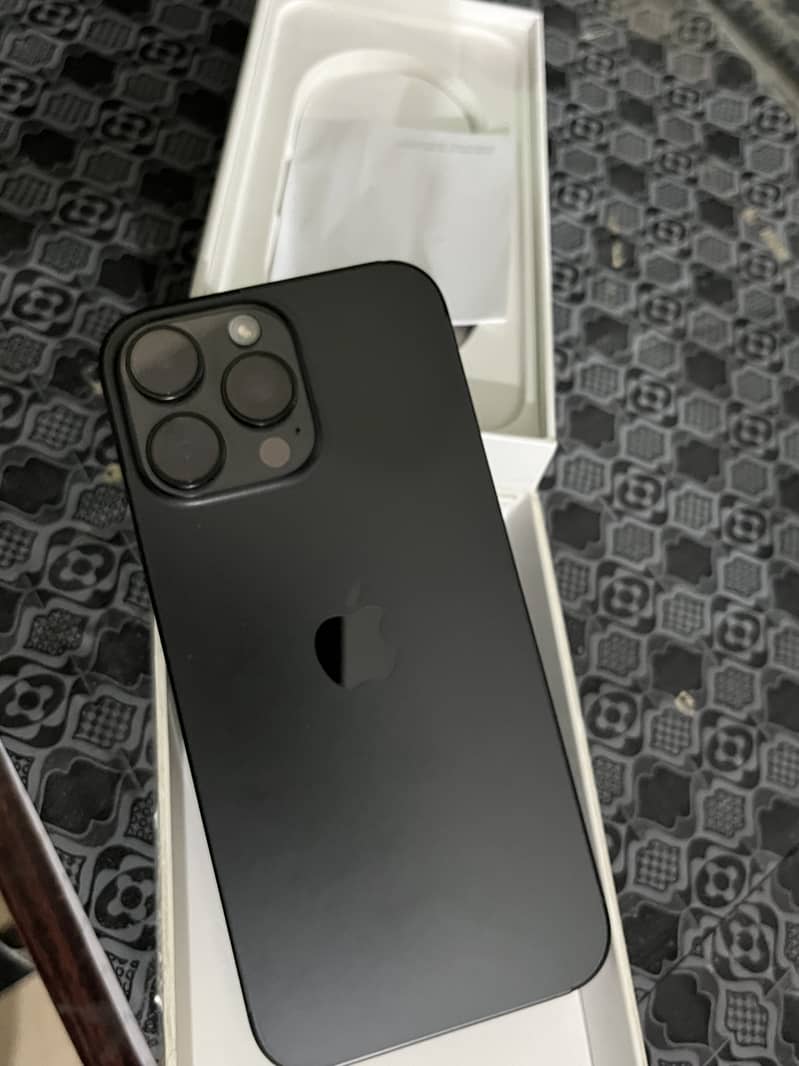 Apple iPhone 16 Pro Max 2