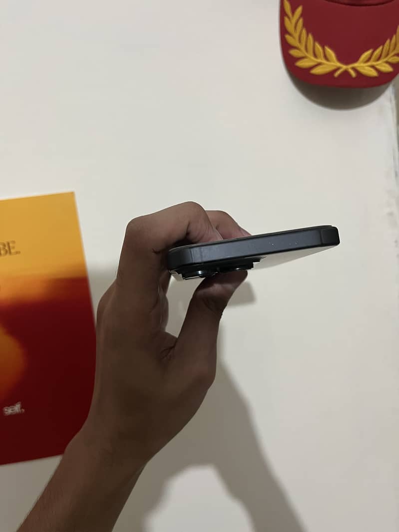 Apple iPhone 16 Pro Max 6