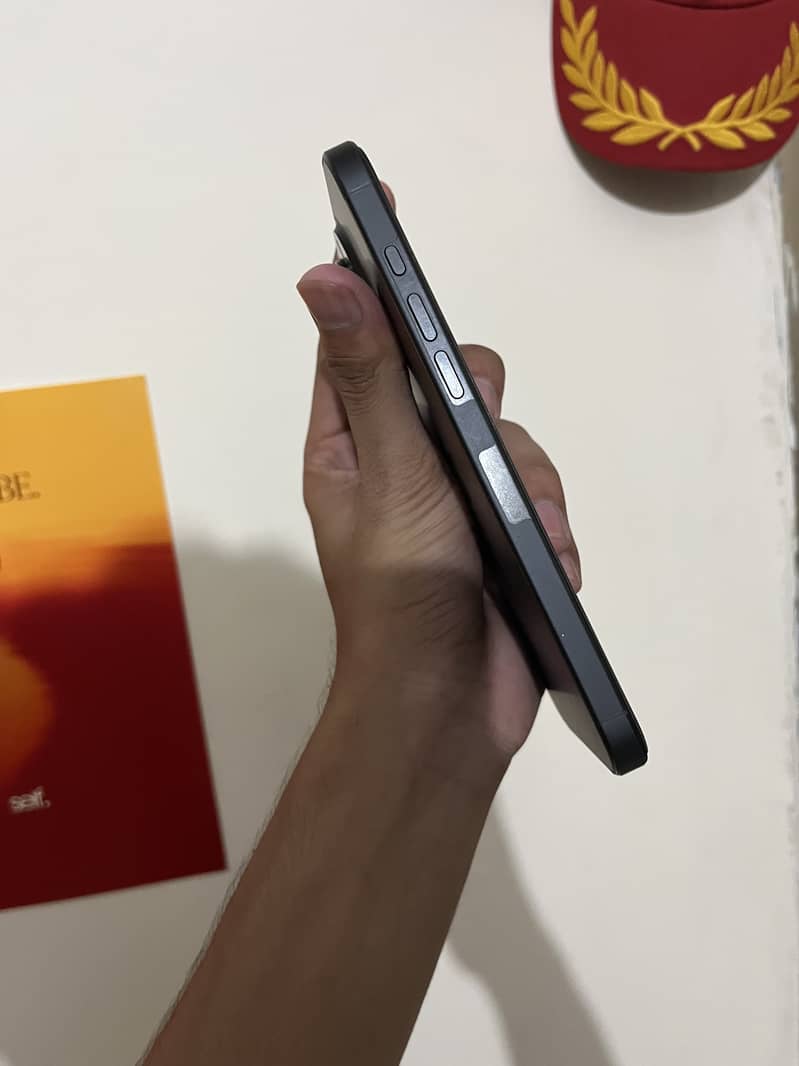 Apple iPhone 16 Pro Max 7