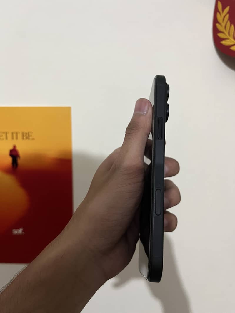 Apple iPhone 16 Pro Max 9