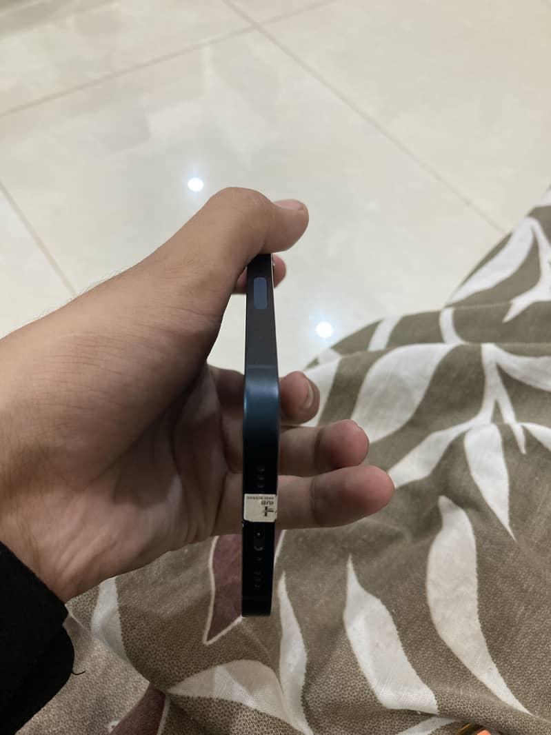 Apple iPhone 13 2