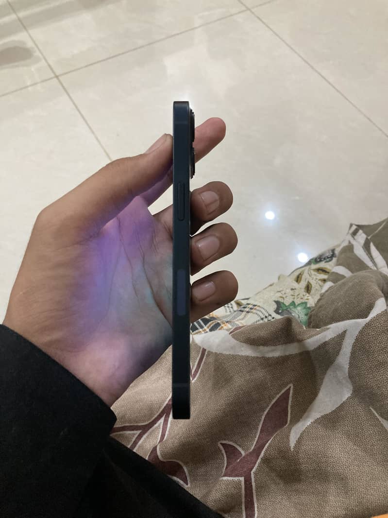 Apple iPhone 13 3