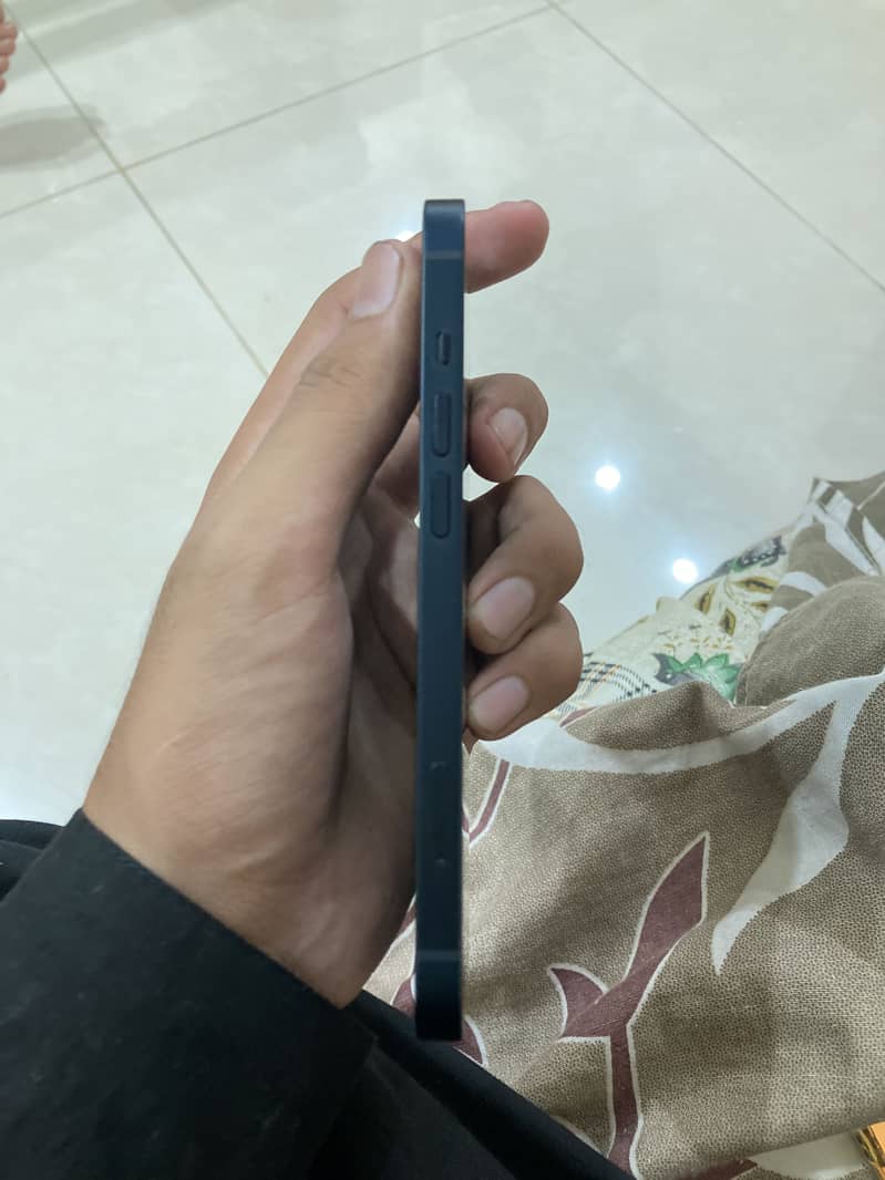 Apple iPhone 13 4