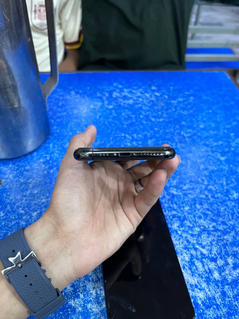 Apple iPhone 11 Pro 1