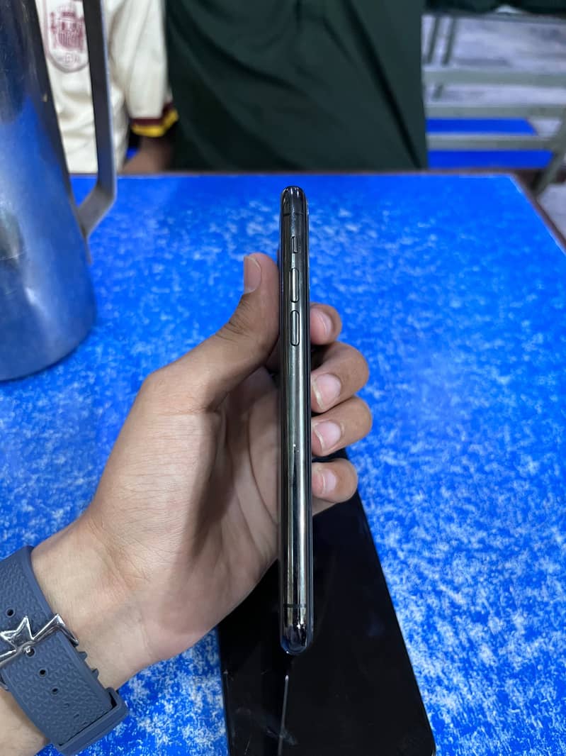 Apple iPhone 11 Pro 6