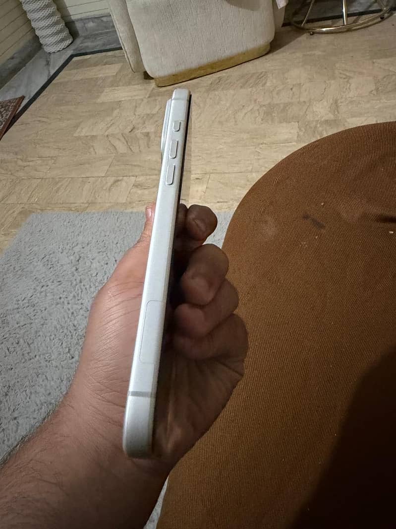 Apple iPhone 17 Pro Max 4