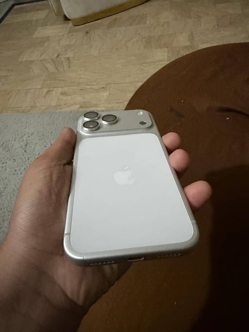 Apple iPhone 17 Pro Max 5