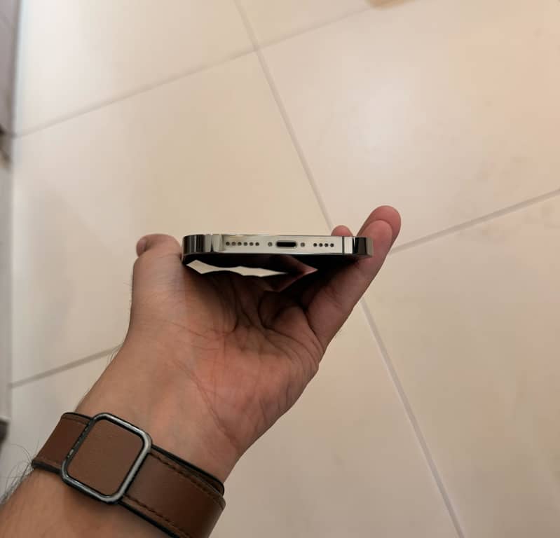 iPhone 13 Pro Max 4