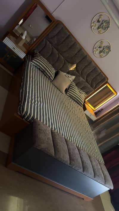 Modren Premium Bed Set With Dressing and Side Tables