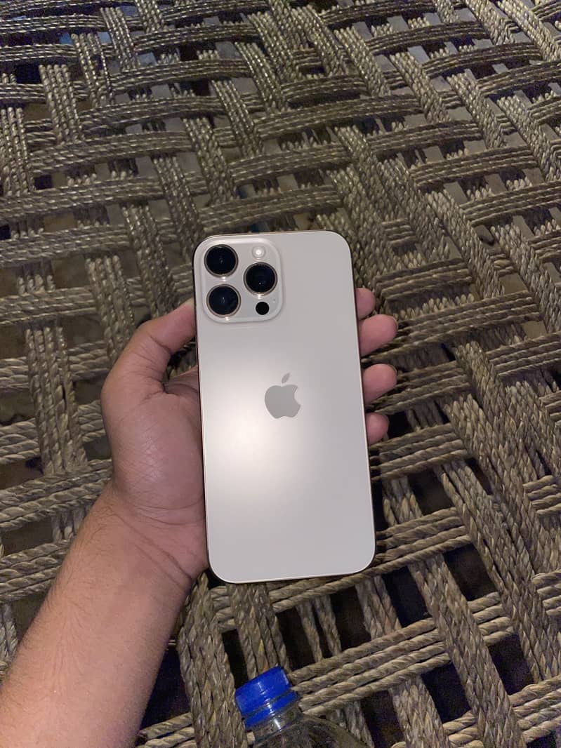 Apple iPhone 16 Pro Max 6
