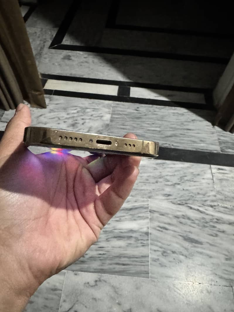 iPhone 13 Pro Jv 4