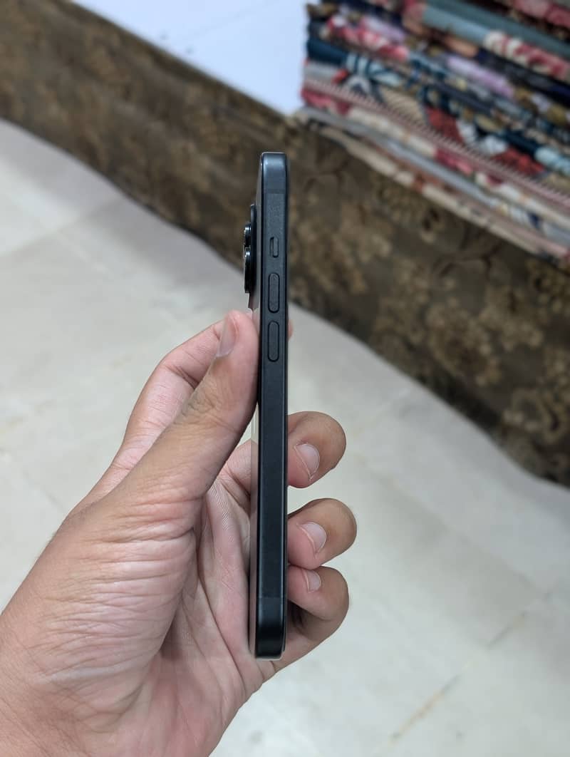 Apple iPhone 15 2