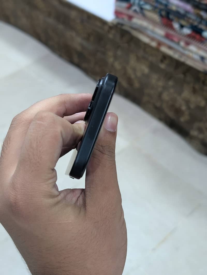 Apple iPhone 15 4