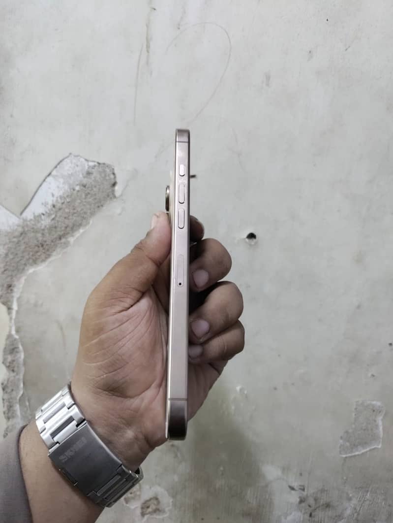 Apple iPhone 16 Pro Max 3
