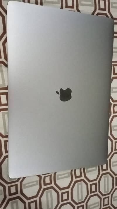 MACBOOK PRO I7 2016 16GB 512GB 4GB Graphics