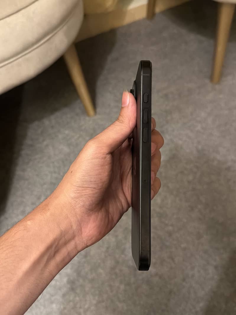 Apple iPhone 16 Pro Max 2