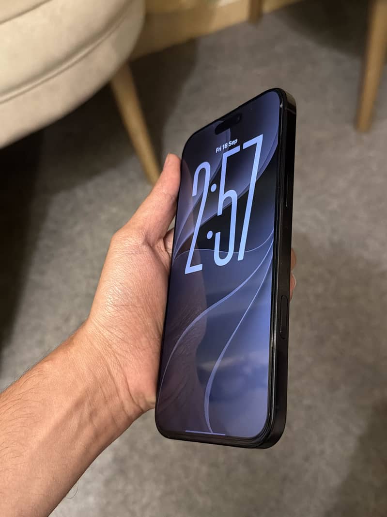 Apple iPhone 16 Pro Max 4