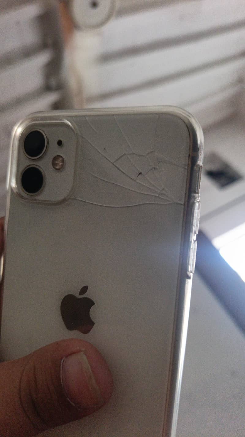 Apple iPhone 11 4