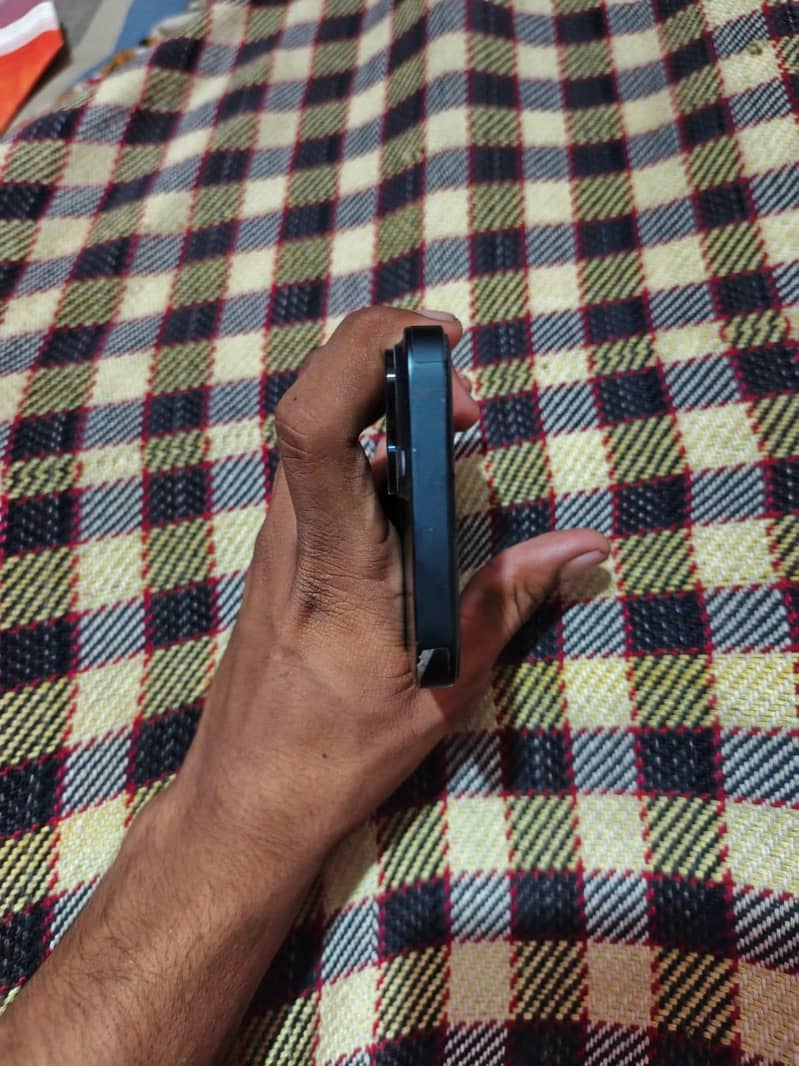 Apple iPhone 14 3