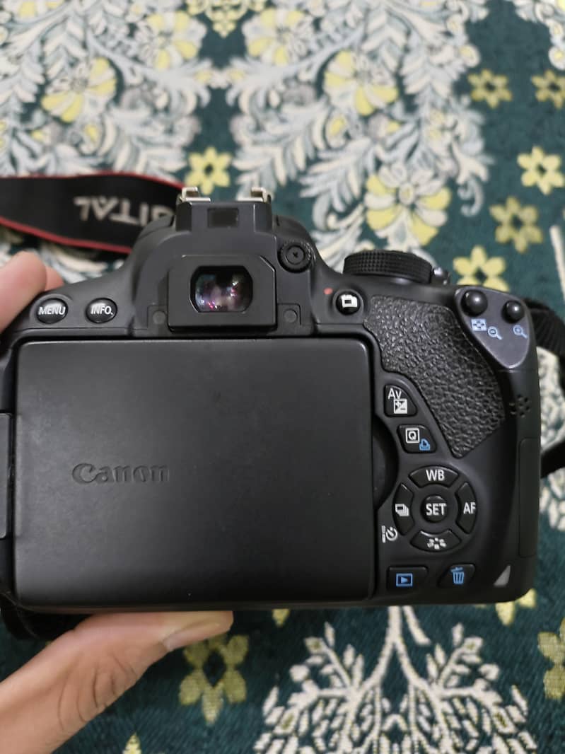 Cannon EOS 700D 1