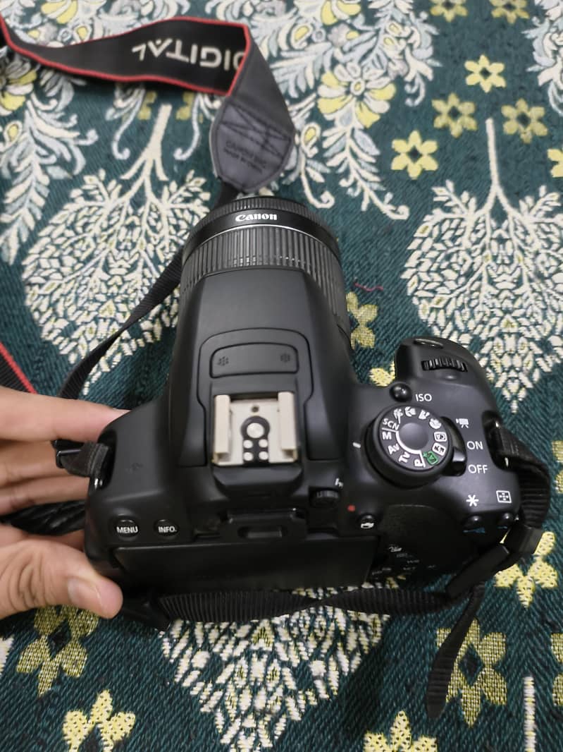 Cannon EOS 700D 4