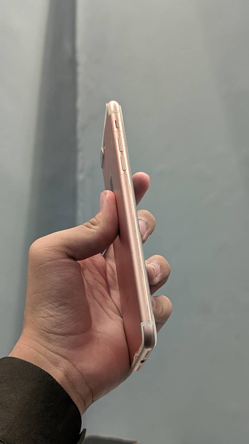 Apple iPhone 7 Plus 2