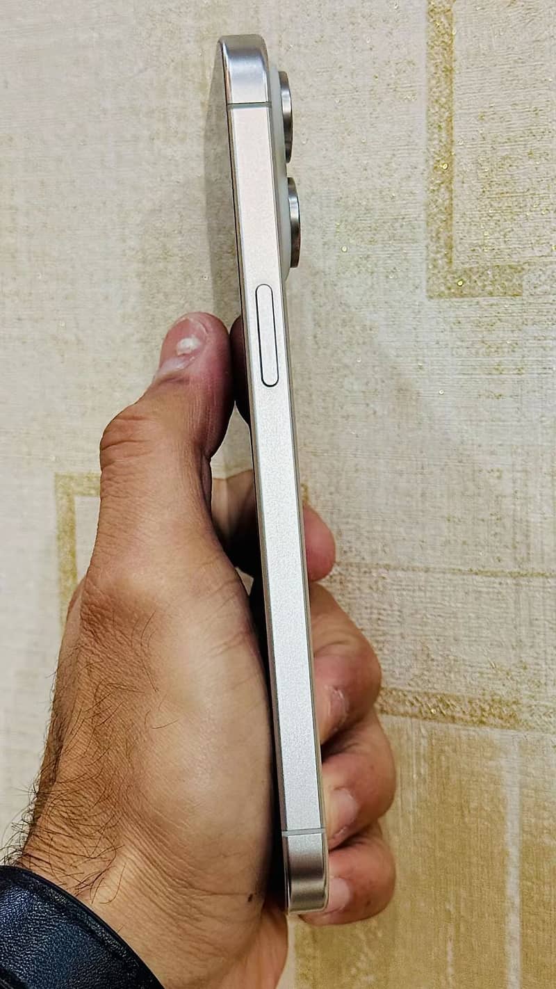 Apple iPhone 15 Pro Max 2