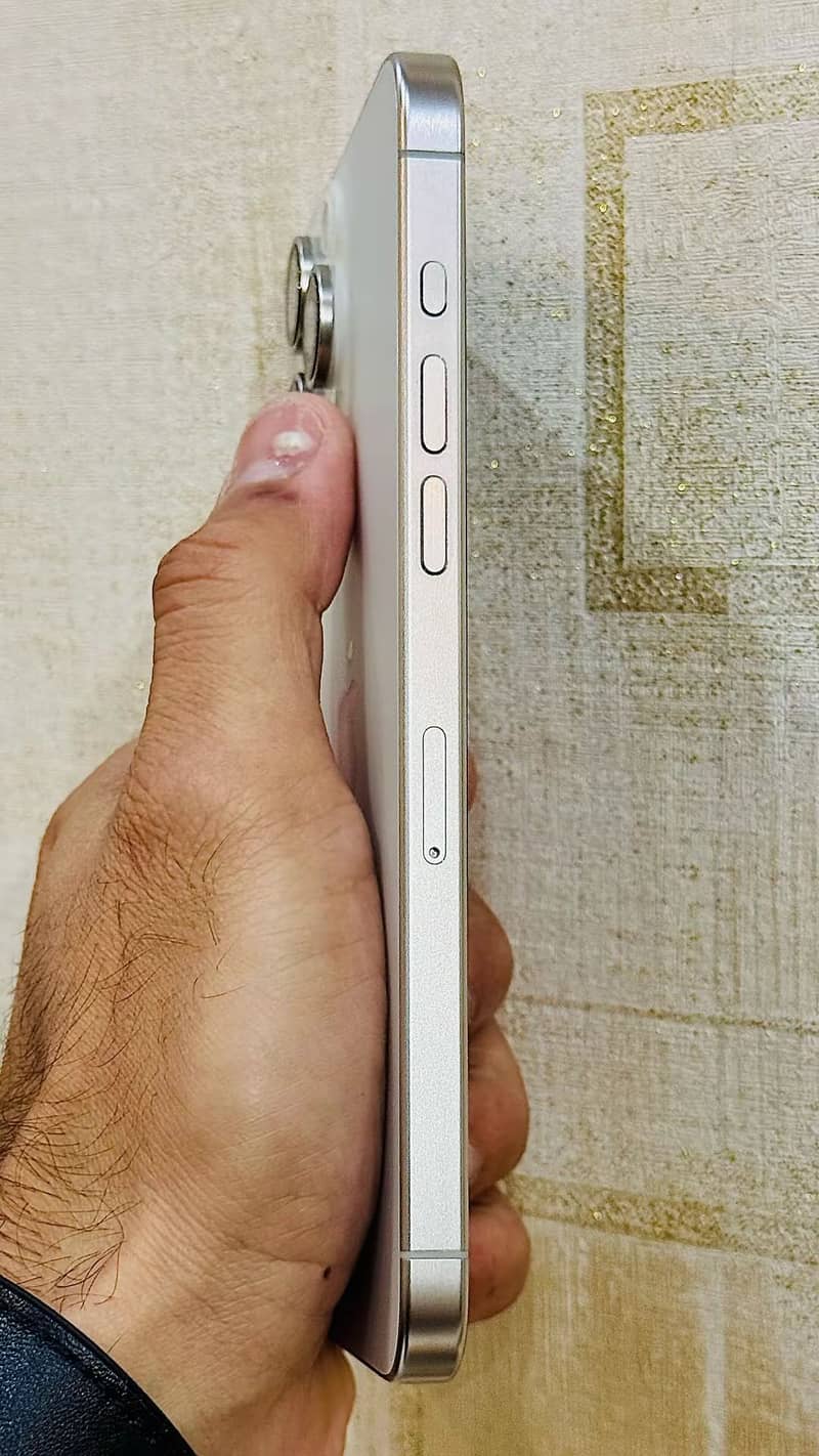 Apple iPhone 15 Pro Max 3