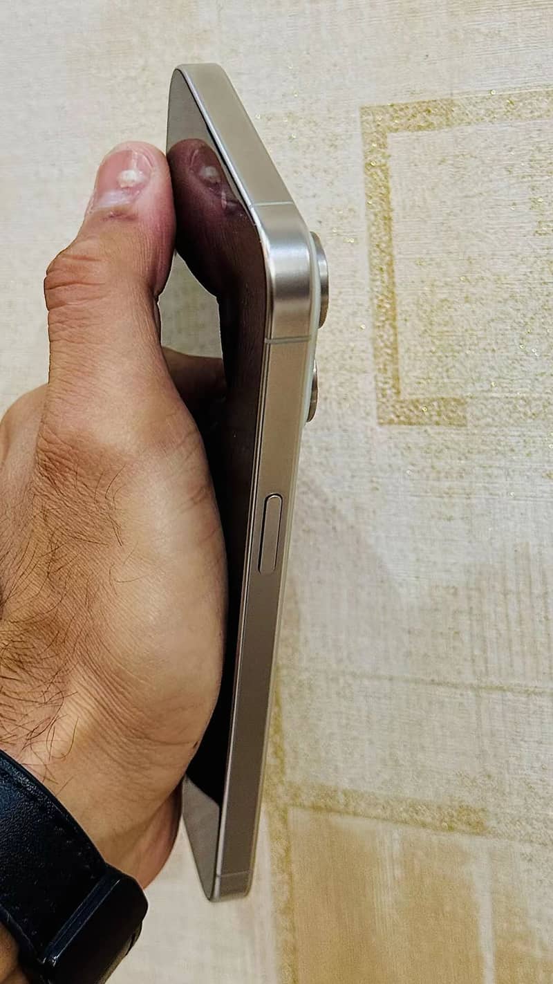 Apple iPhone 15 Pro Max 5