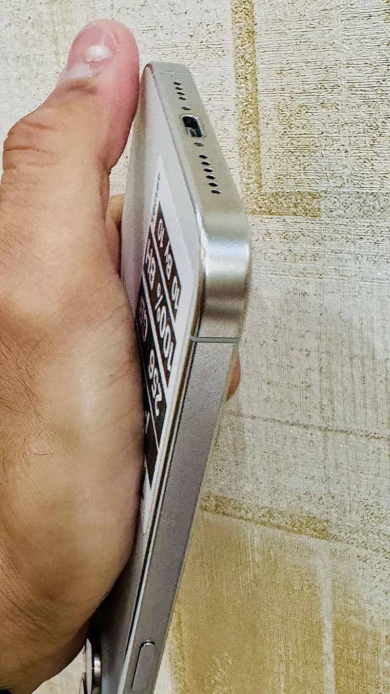 Apple iPhone 15 Pro Max 7