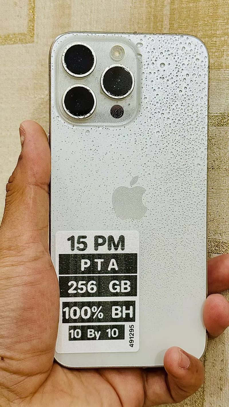 Apple iPhone 15 Pro Max 9