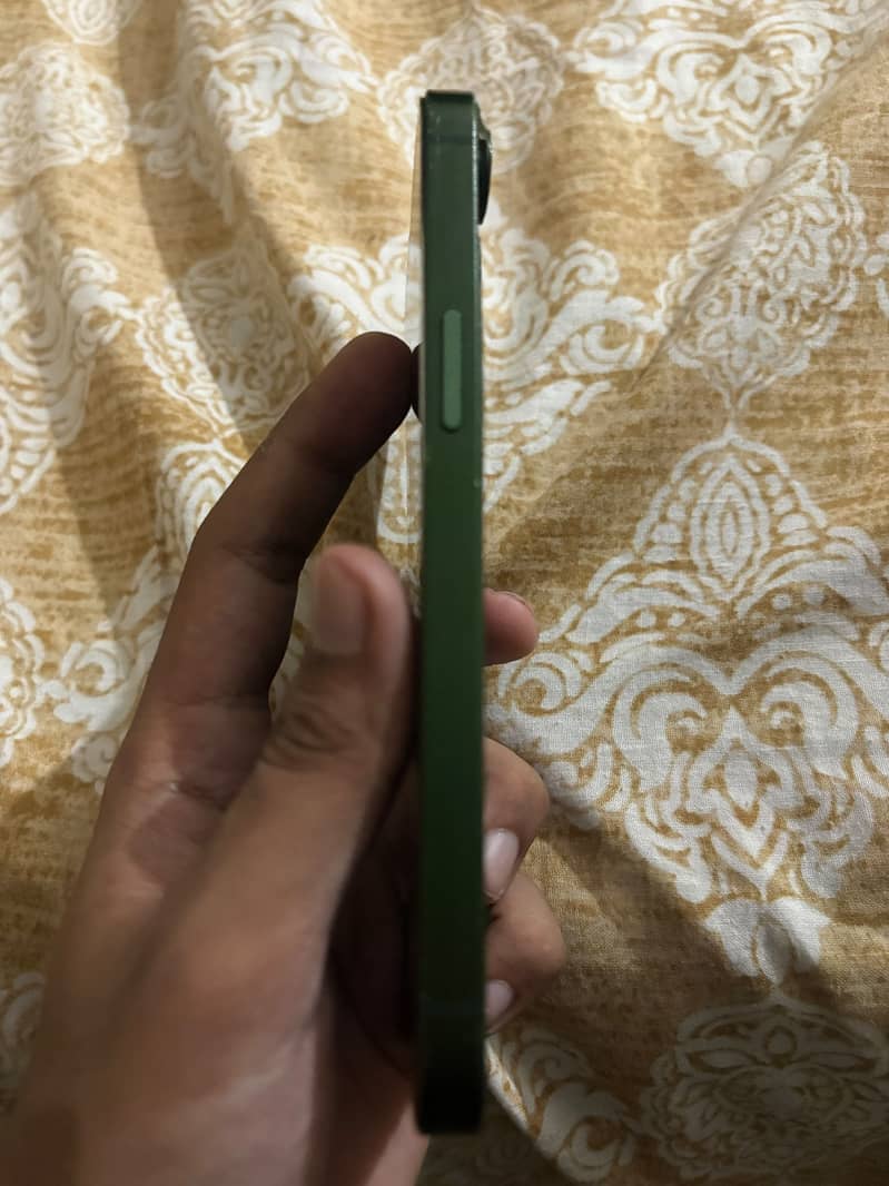 Apple iPhone 13 0