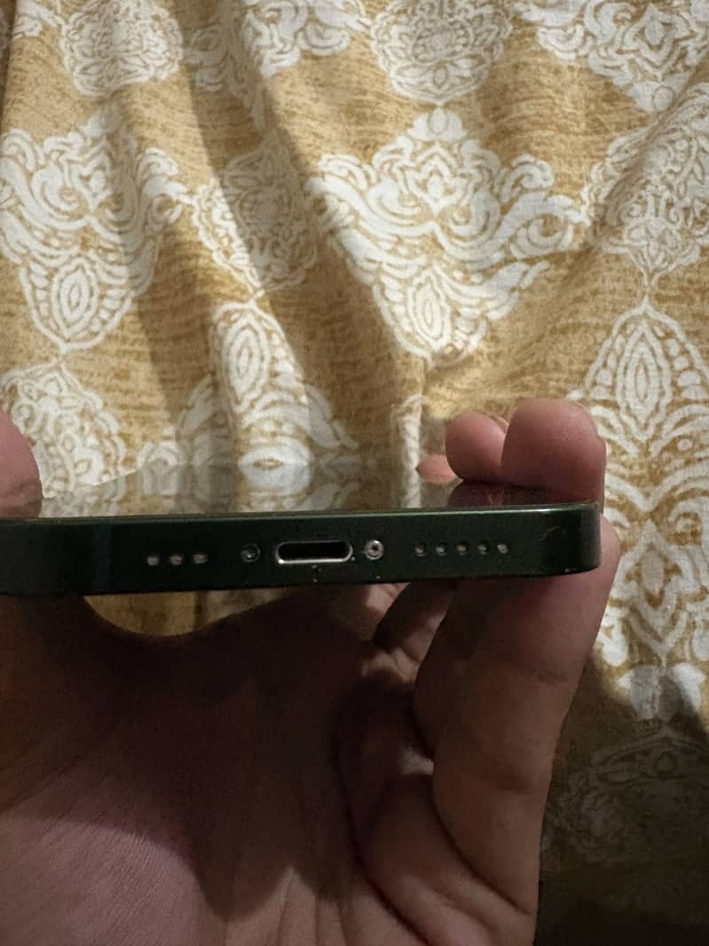 Apple iPhone 13 1